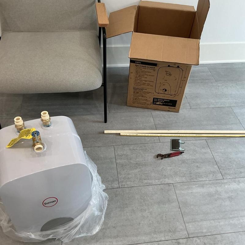 Emax 6-gallon water heater with plumbing parts Emax 6-gallon water heater with plumbing parts