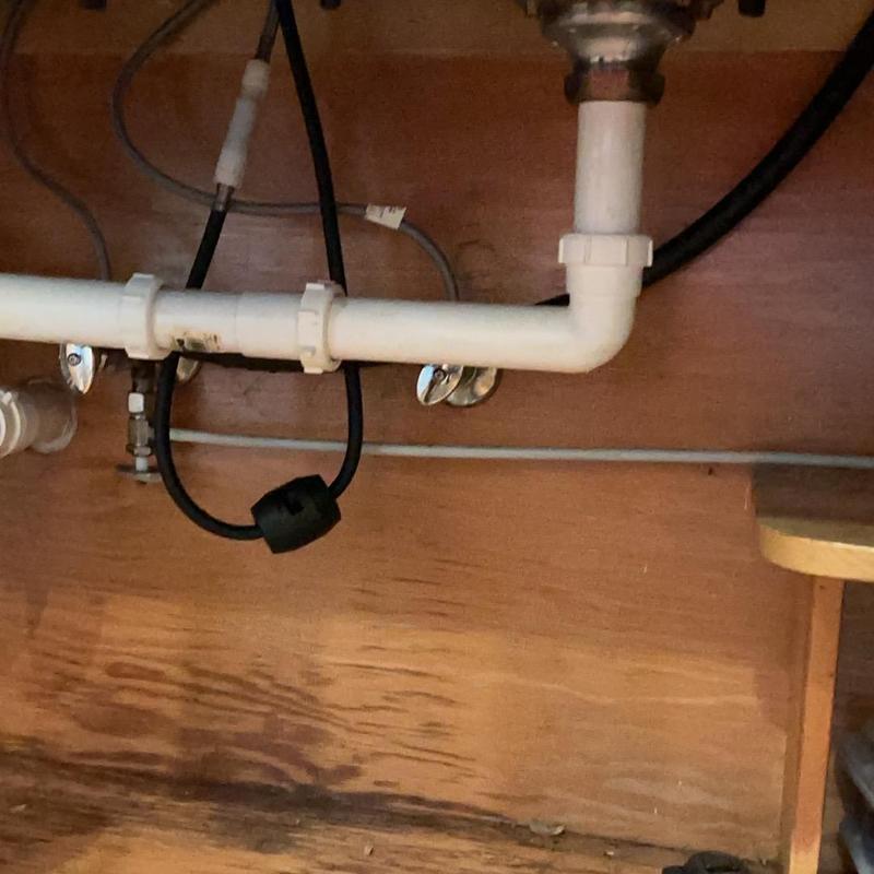 Kitchen sink drain pipe with new plumbing connections Kitchen sink drain pipe with new plumbing connections