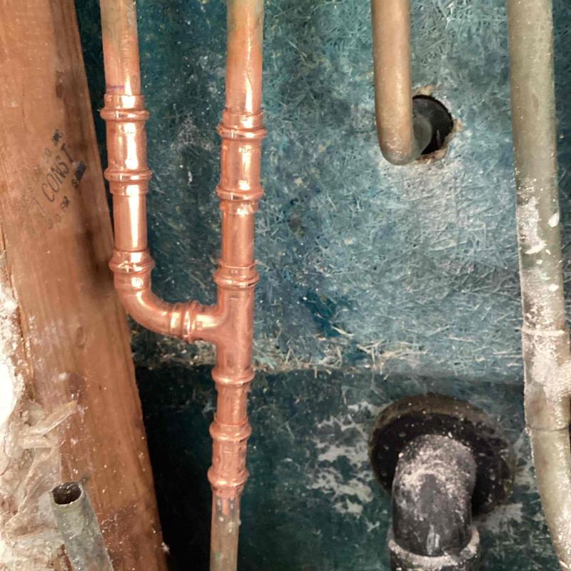 Copper waterline behind guest shower with pipe joints