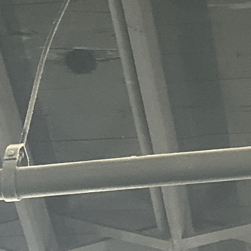 Metal conduit pipe and ceiling structure in industrial space
