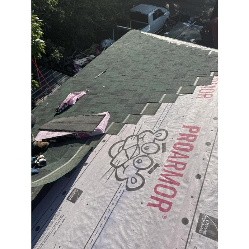 Asphalt shingle roof installation with synthetic underlayment Asphalt shingle roof installation with synthetic underlayment