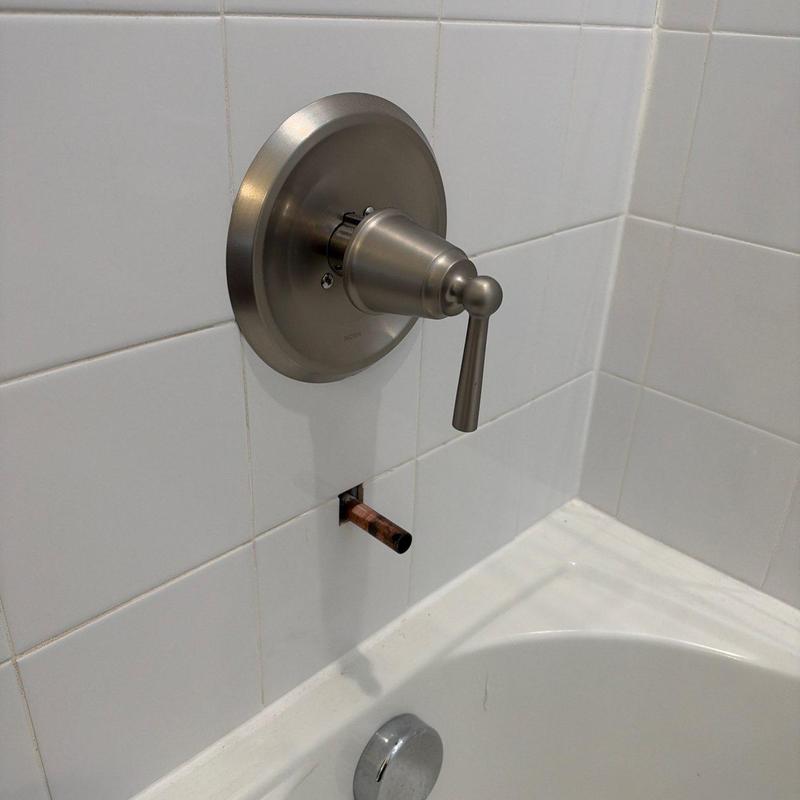 Bathtub faucet valve with missing handle installation
