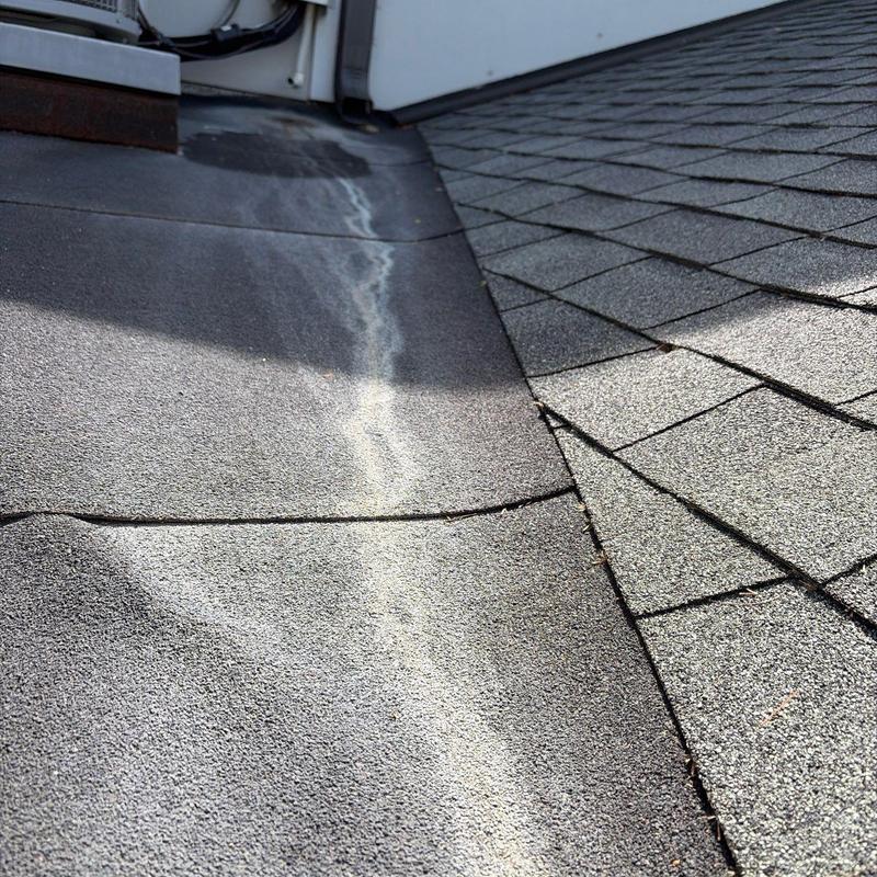 Roofing membrane and shingles with weathering marks