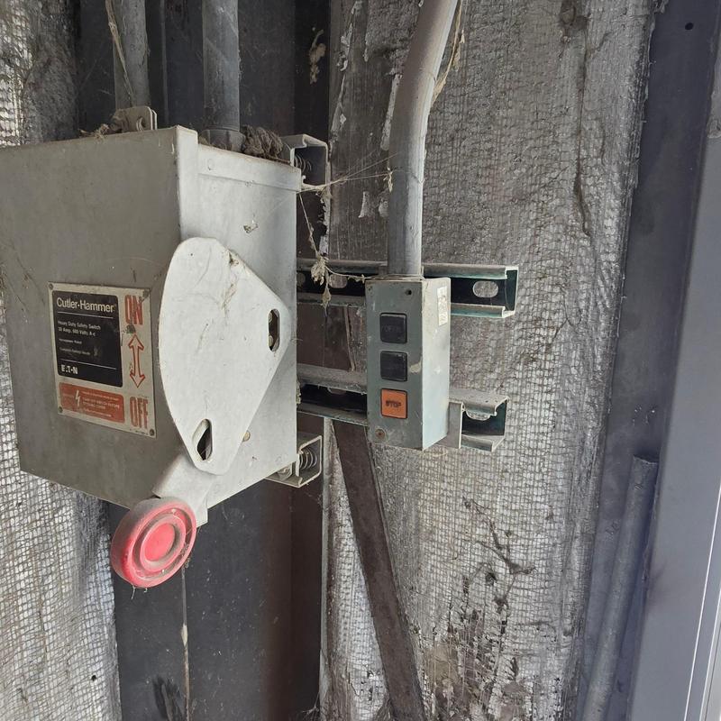 Cutler-Hammer heavy duty safety switch with buttons Cutler-Hammer heavy duty safety switch with buttons