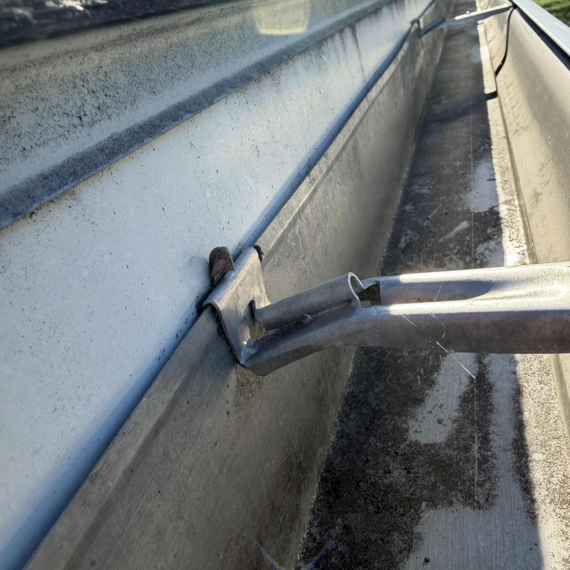 Gutter hanger missing screws causing looseness Gutter hanger missing screws causing looseness