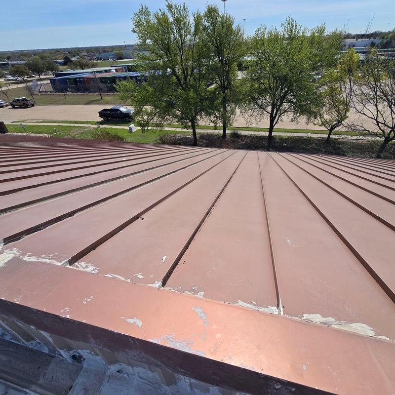 Metal standing seam roof panels with raised ribs Metal standing seam roof panels with raised ribs