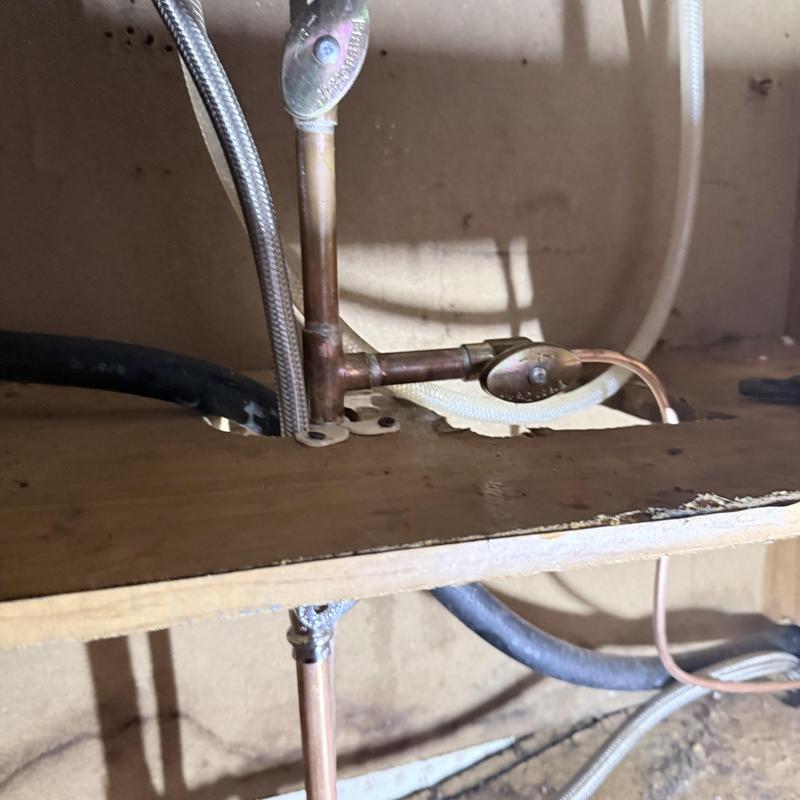 Emergency shut off valves for kitchen plumbing Emergency shut off valves for kitchen plumbing
