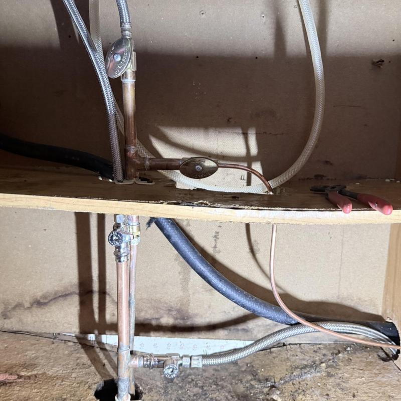 Emergency shutoff valves for kitchen plumbing lines Emergency shutoff valves for kitchen plumbing lines