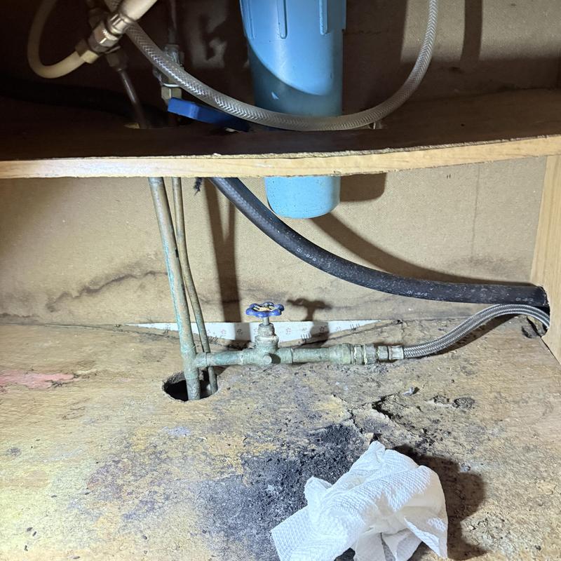 Kitchen emergency shut-off valve and icemaker line installation Kitchen emergency shut-off valve and icemaker line installation