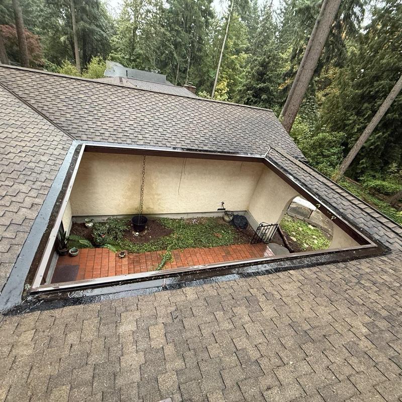 Flat roof courtyard inspection with surrounding shingles