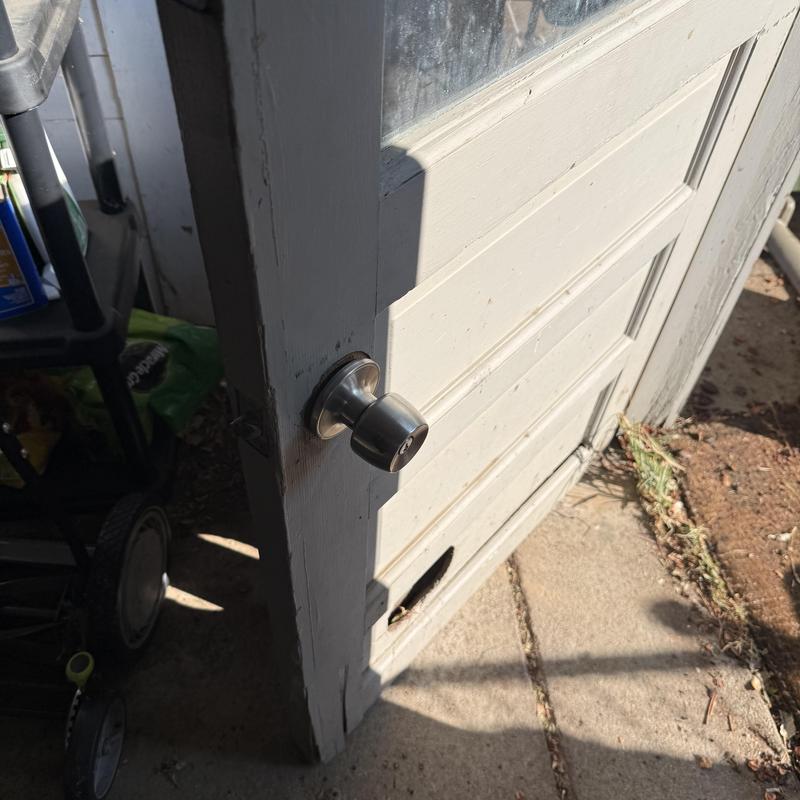 Door knob lock rekey and new key cutting in Tulsa