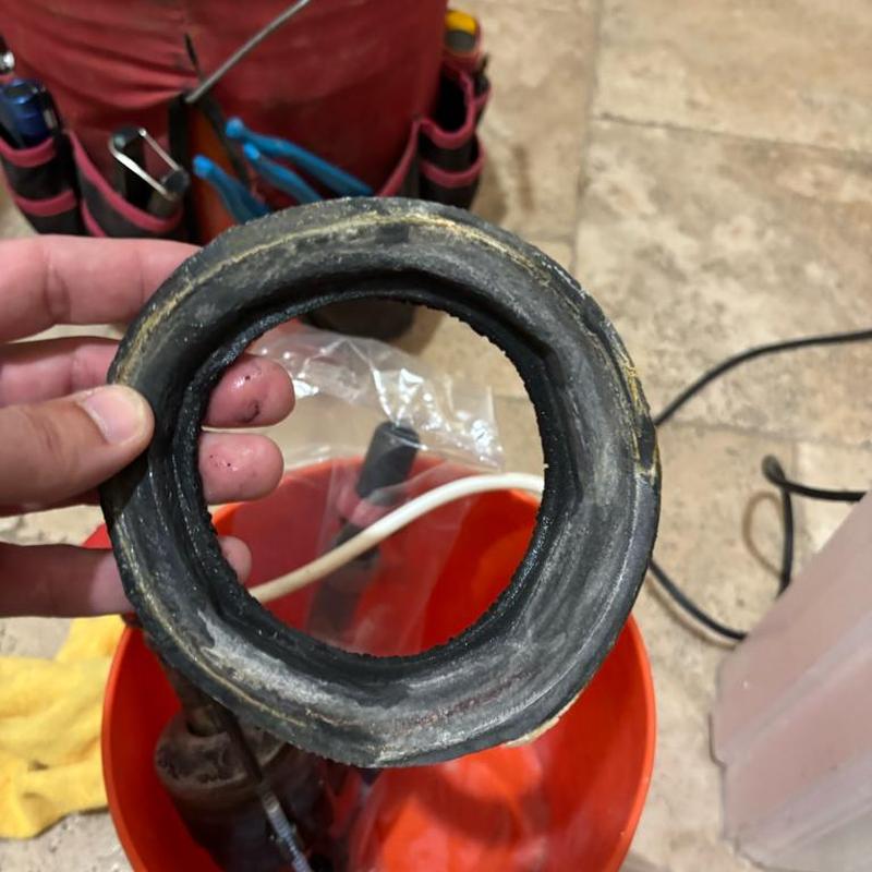 Toilet tank to bowl rubber seal replacement part