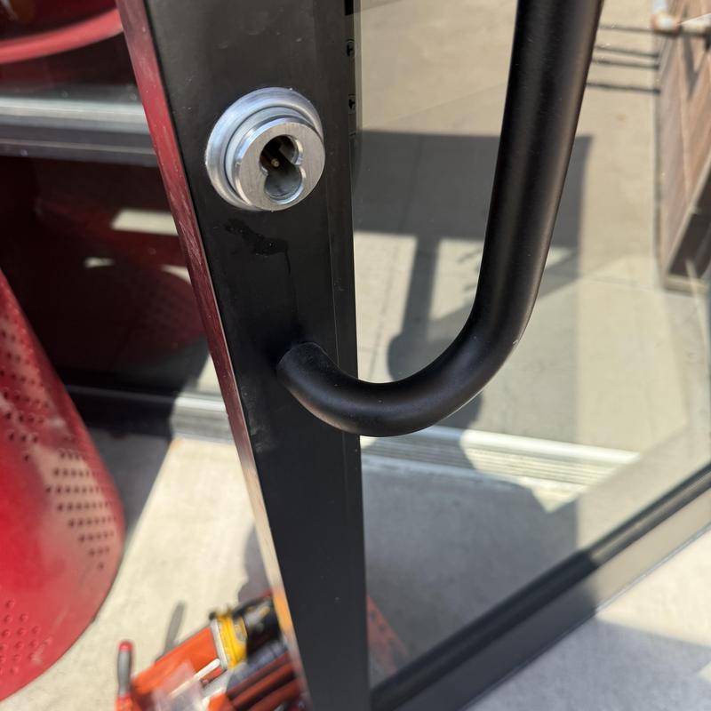 IC core lock cylinder on glass door with handle