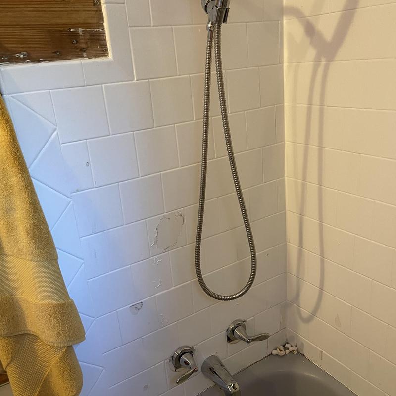 Shower valve and faucet with handheld shower hose Shower valve and faucet with handheld shower hose