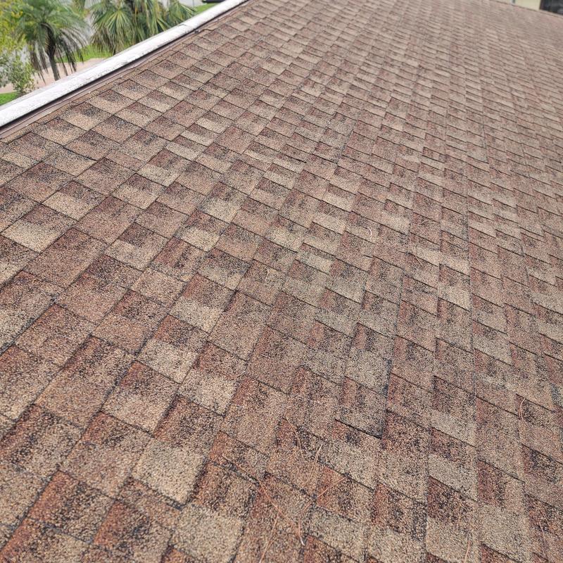 Asphalt shingle roof with brown color tones Asphalt shingle roof with brown color tones