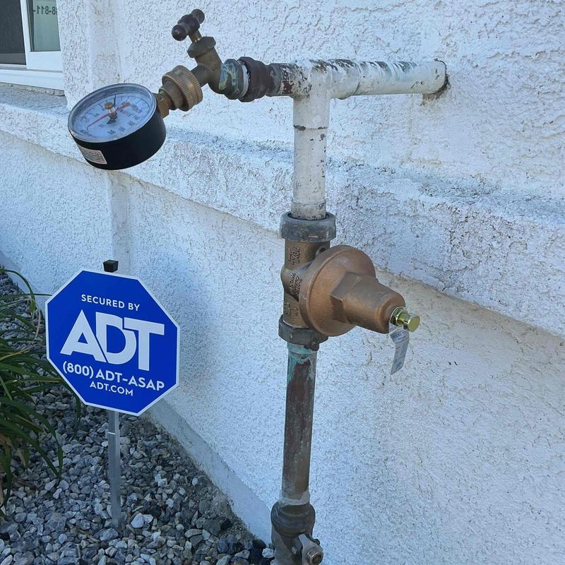 1-inch pressure regulator with gauge on exterior pipe