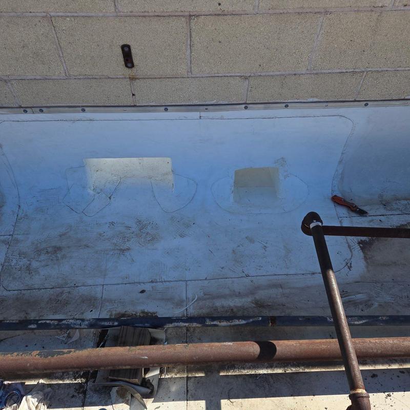 Roof drain outlets with surrounding membrane inspection Roof drain outlets with surrounding membrane inspection
