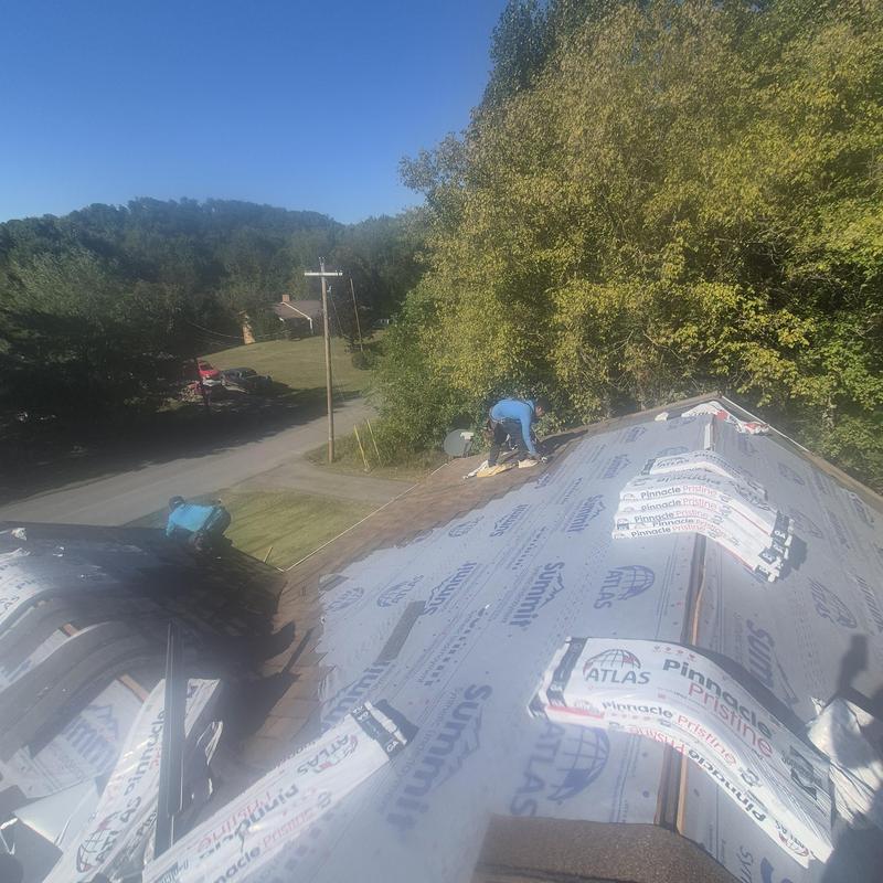 Atlas Atlas Pinnacle Pristine underlayment installation on roof Atlas Atlas Pinnacle Pristine underlayment installation on roof