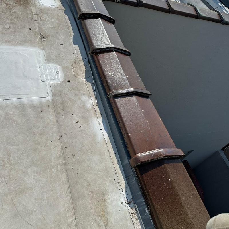 Concrete roof with new waterproof membrane and tile edge Concrete roof with new waterproof membrane and tile edge