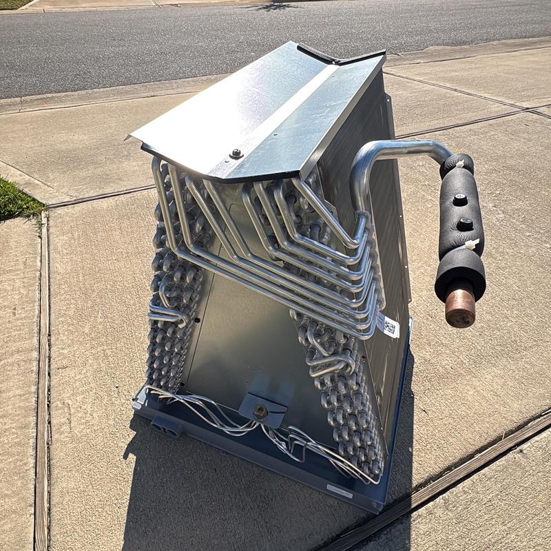 Evaporator coil unit with manifold piping on sidewalk