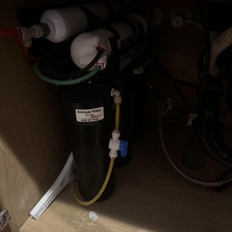 Reverse osmosis system with new filters and tank Reverse osmosis system with new filters and tank
