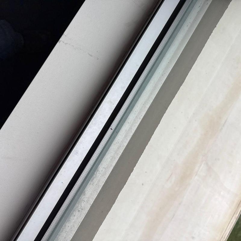 Window frame and glass sealing inspection with curtain Window frame and glass sealing inspection with curtain