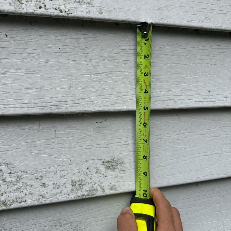 Vinyl siding height measurement with tape measure