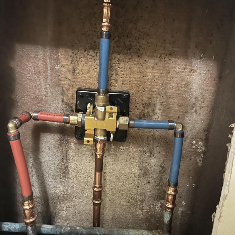 Plumbing valve assembly with PEX piping and copper lines Plumbing valve assembly with PEX piping and copper lines