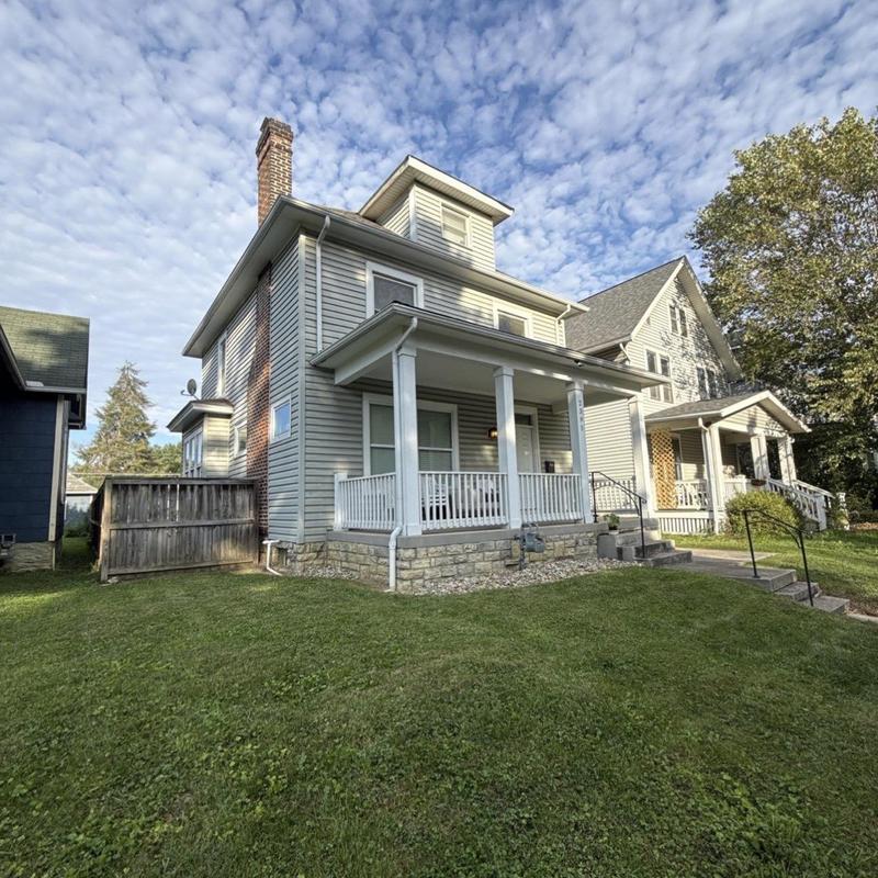 Asphalt shingle porch roof on residential home
