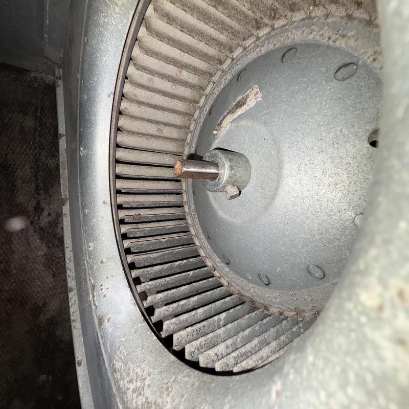 HVAC blower wheel with dust buildup cleaning