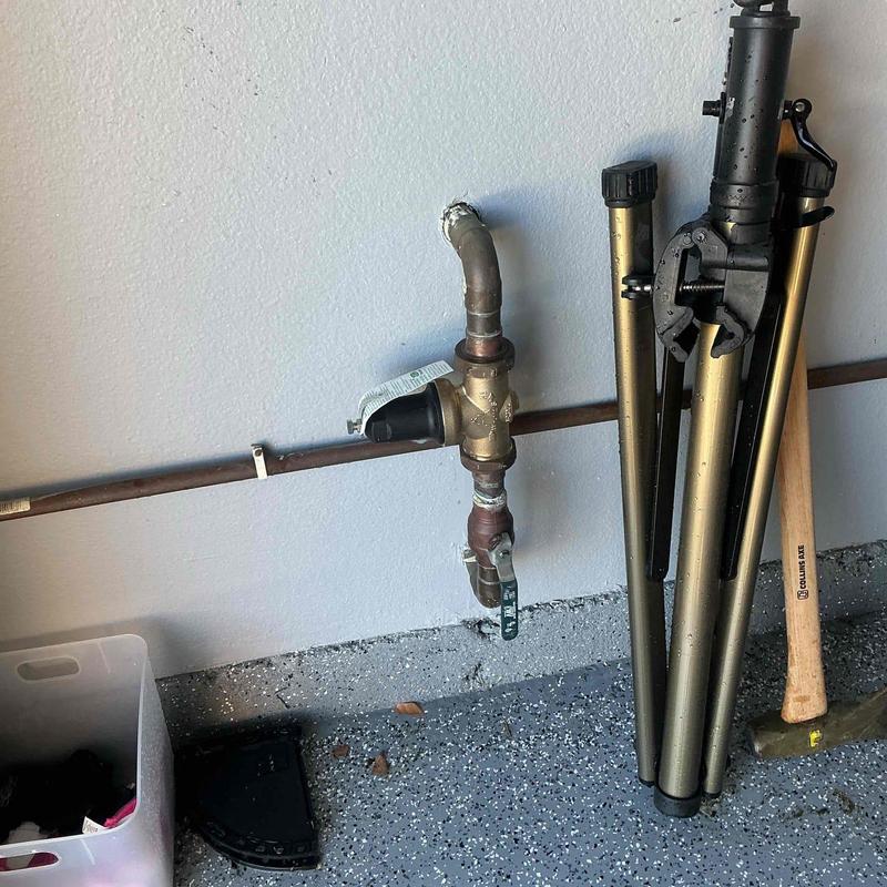 Pressure regulator valve with attached copper pipes