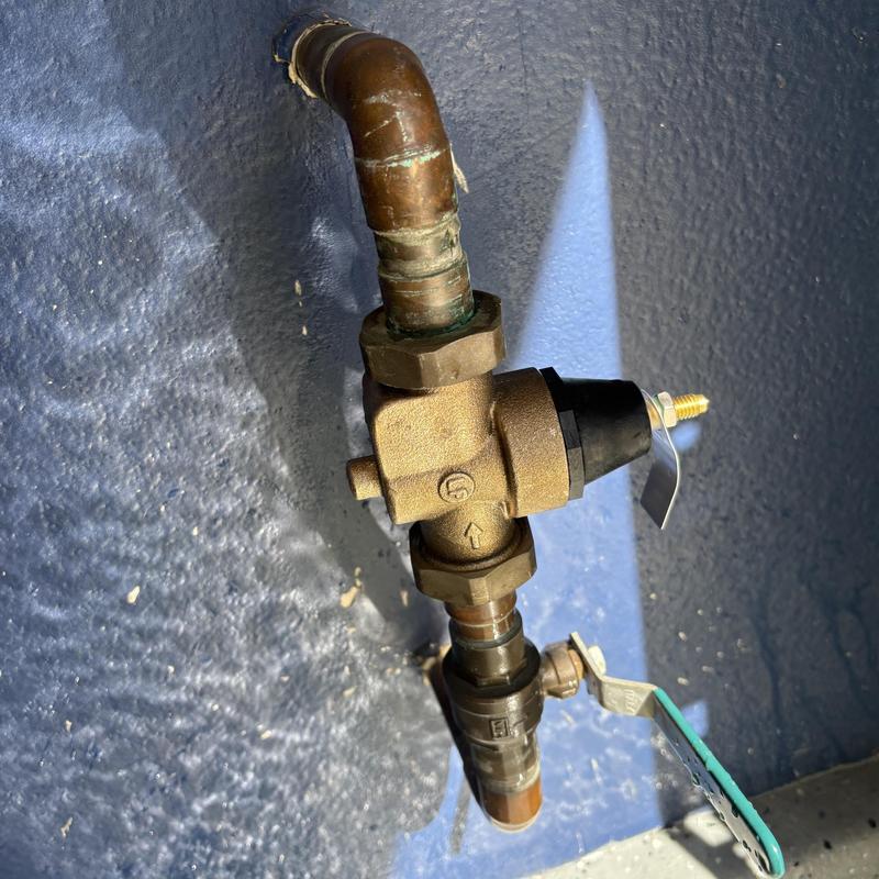Pressure regulator valve with copper piping installation