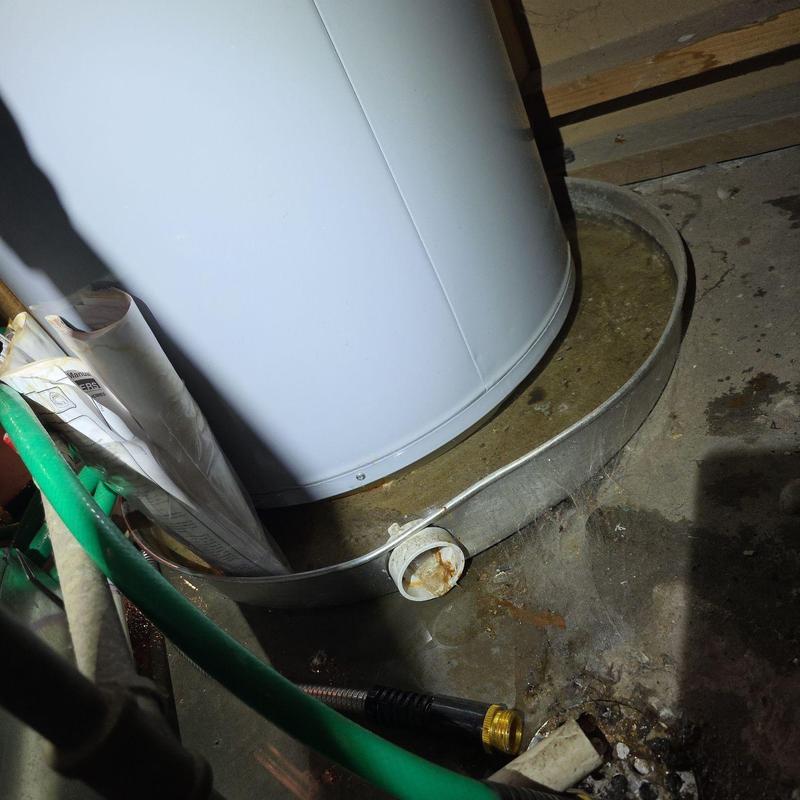 Water heater drain pan with flex water lines installation