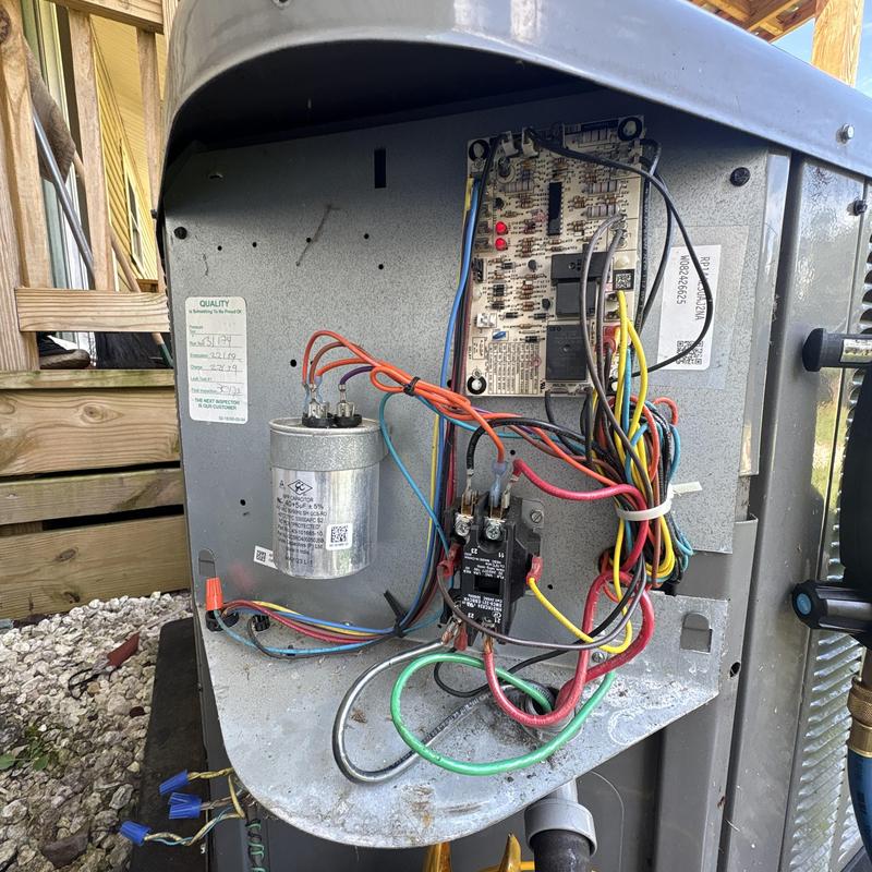 Air conditioner control board and capacitor wiring maintenance