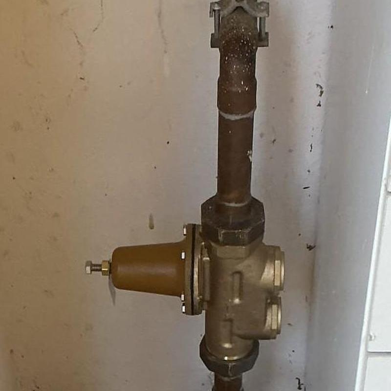 Pressure regulator valve with connected plumbing pipe
