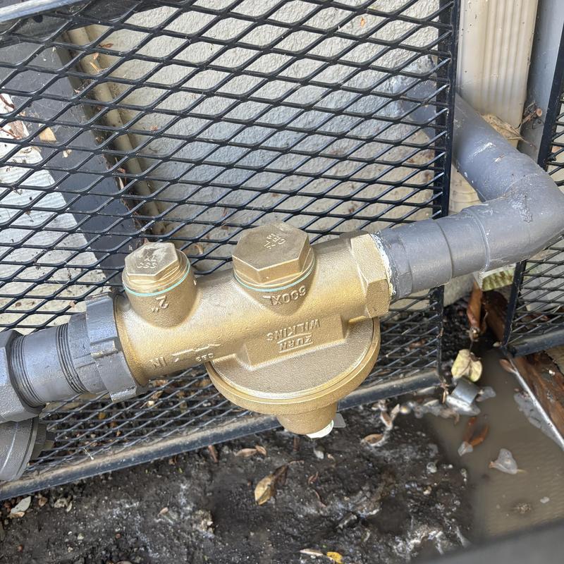 2-inch 600XL pressure regulator installation outdoors 2-inch 600XL pressure regulator installation outdoors