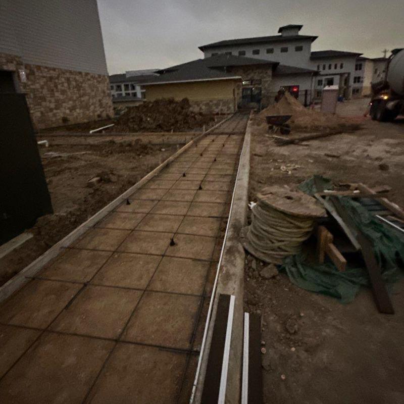 Concrete sidewalk framework with rebar grid installation Concrete sidewalk framework with rebar grid installation