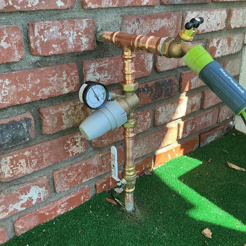 34-inch hose bib with pressure regulator and gauge