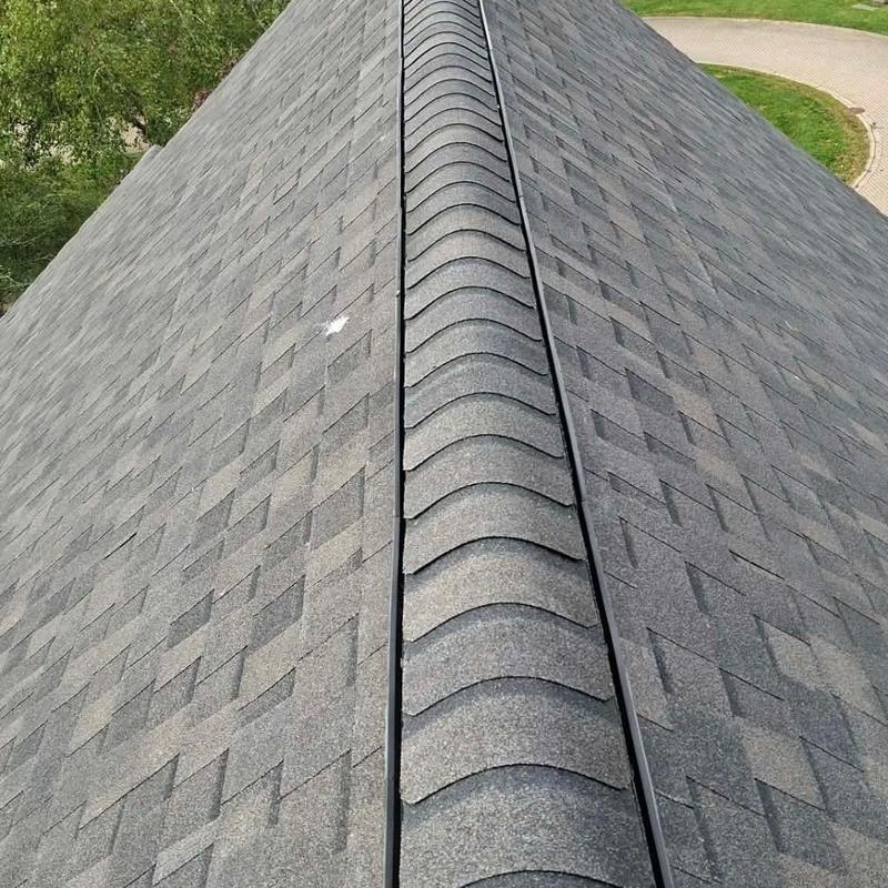 CertainTeed Landmark Pro 50-Year shingle roof ridge detail