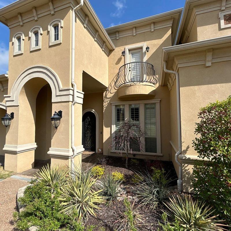 Exterior stucco and trim with repaired cracks, Fort Worth home Exterior stucco and trim with repaired cracks, Fort Worth home