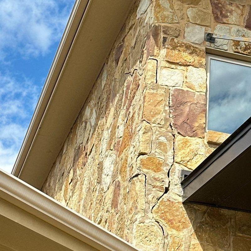 Stone veneer exterior corner with visible cracks Stone veneer exterior corner with visible cracks
