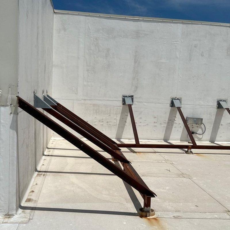 Concrete roof with steel support braces and wall ties Concrete roof with steel support braces and wall ties