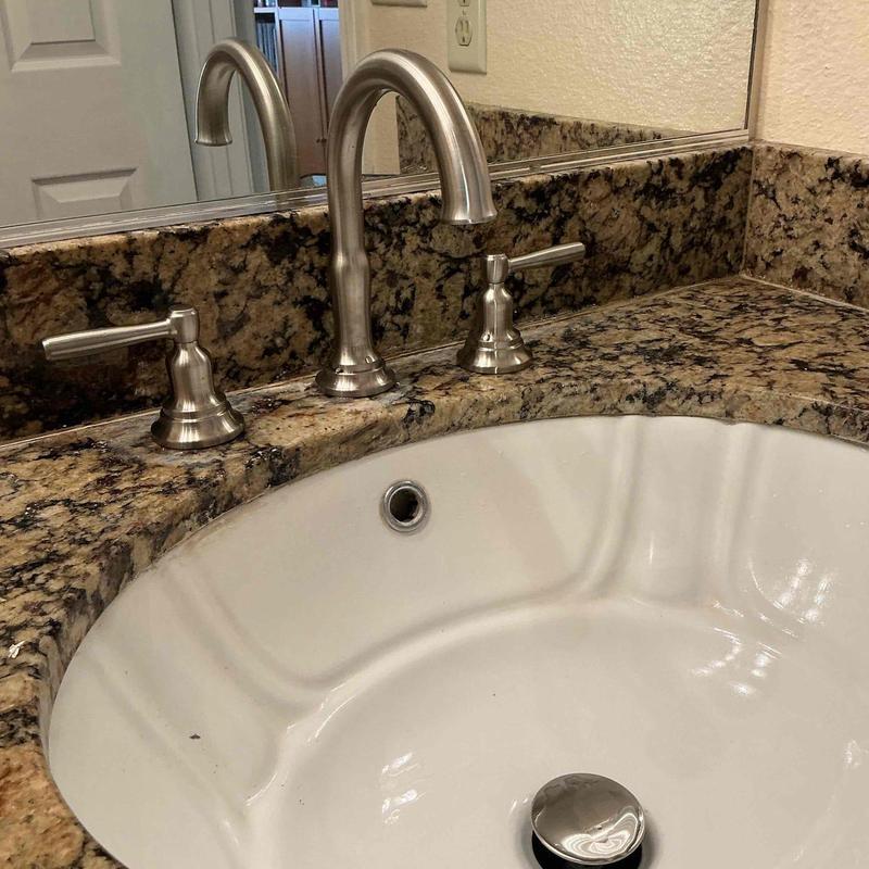 Widespread bathroom faucet with popup drain assembly