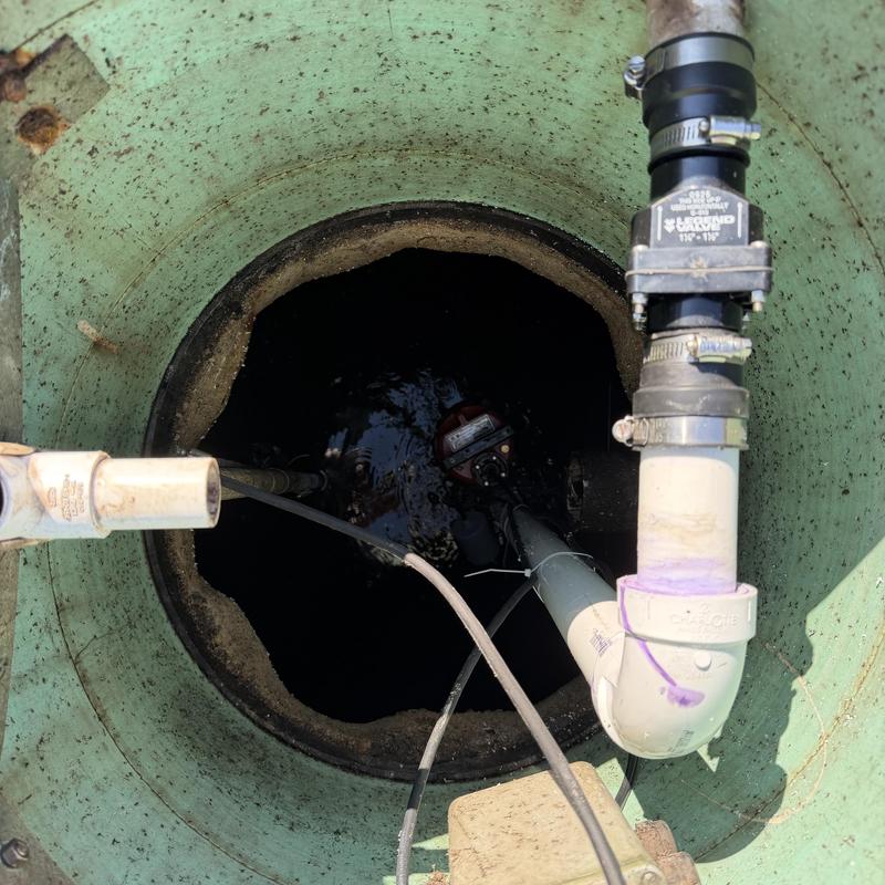 Sewage pump system with connected plumbing pipes