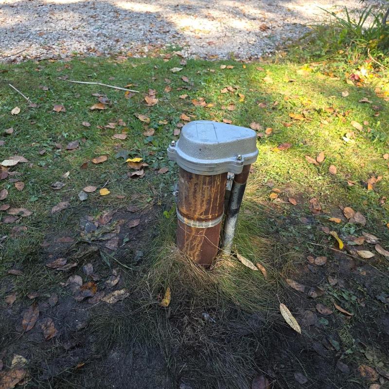 Deep well pump casing with new pitless seal and lid