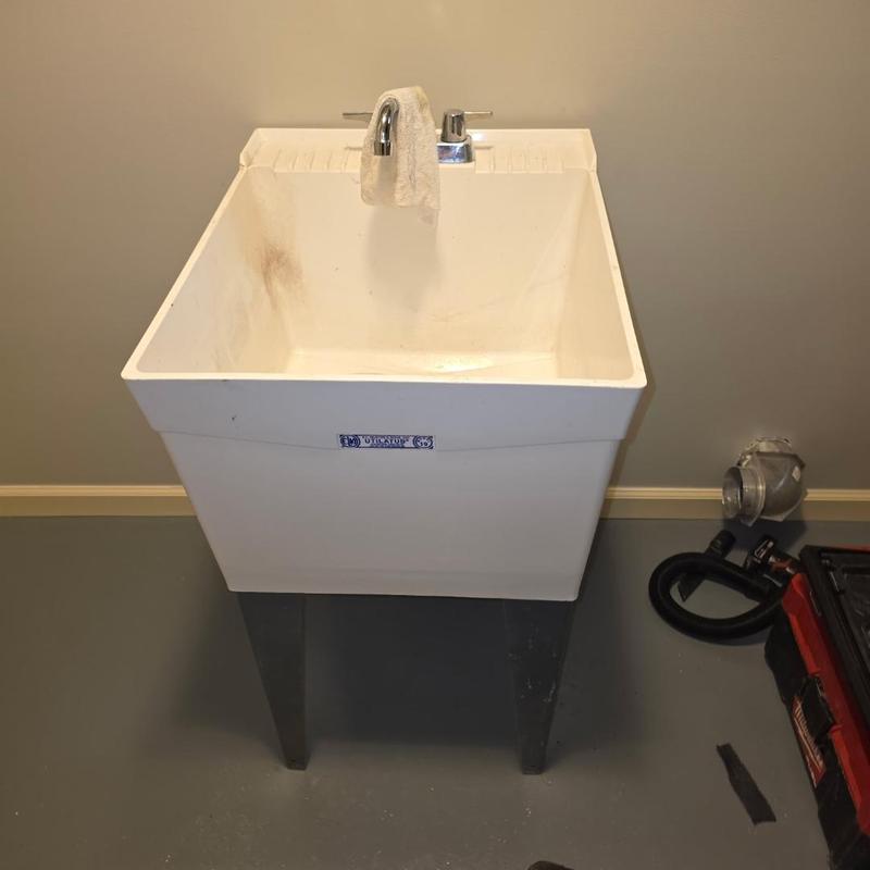 Laundry tub with widespread faucet and drain installation