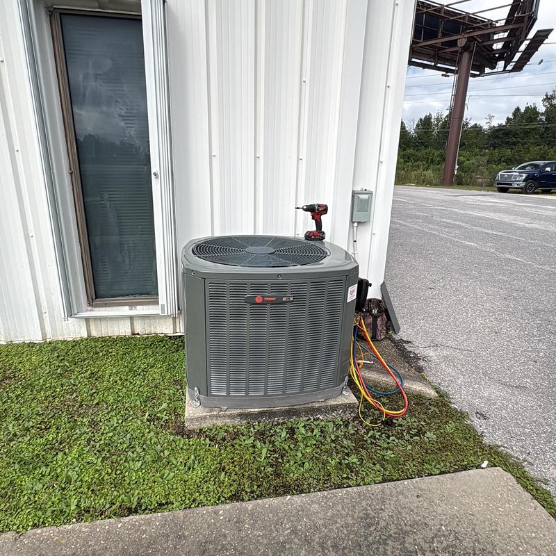 Commercial HVAC condenser unit with diagnostic gauges Commercial HVAC condenser unit with diagnostic gauges