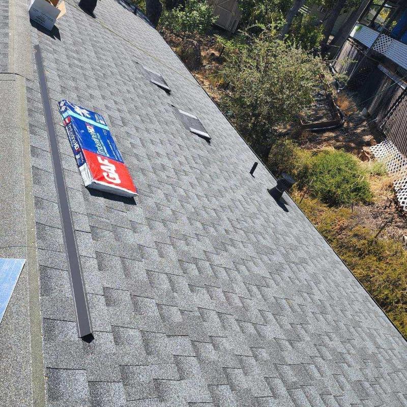 GAF asphalt shingles installation on modular home roof