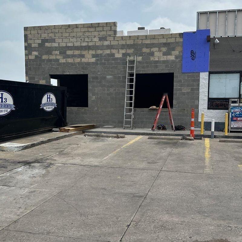 Concrete block wall construction with window openings Concrete block wall construction with window openings