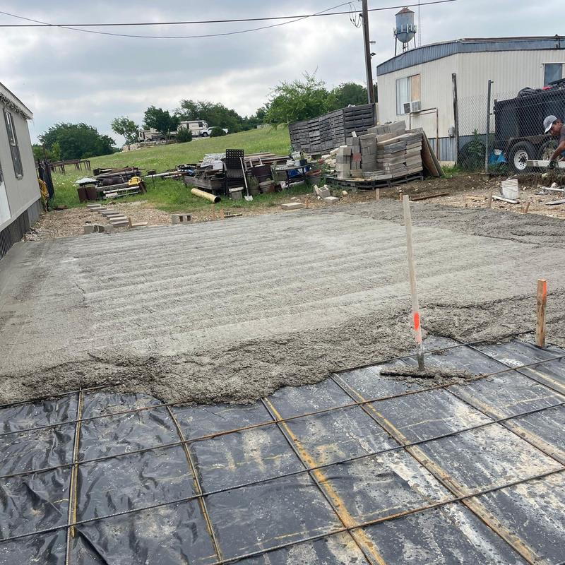 Concrete driveway pour with steel reinforcement and leveling Concrete driveway pour with steel reinforcement and leveling
